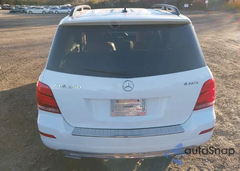 2015 Mercedes-Benz Glk 350 4Matic z USA, uszkodzony, nr VIN WDCGG8JB2FG411984